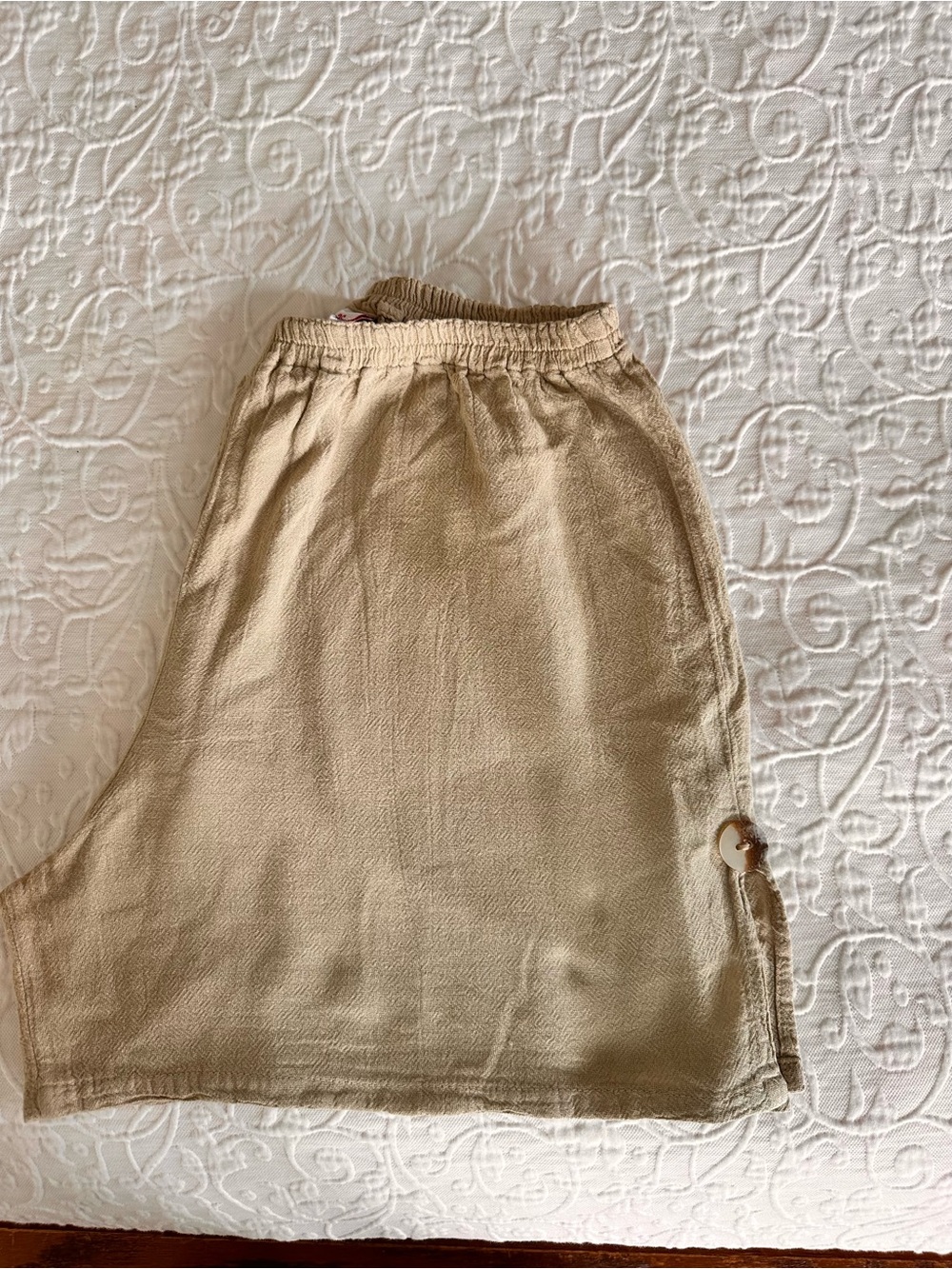 Women’s Linen Shorts in Tan